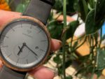 【天然木使用！】カーブホルツはキャンパー必見の旬な腕時計