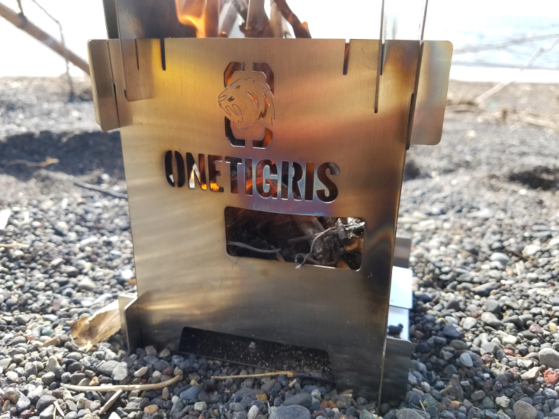 ONETIGRIS(ワンティグリス)のソロストーブで焚火開始
